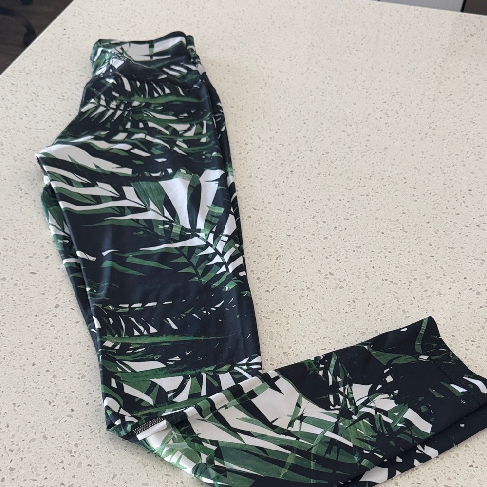 Beyond Yoga Tropical Leaf Pattern Leggings